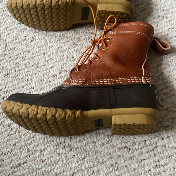 L.L. Bean Women's 8" Bean Boots, Tumbled-Leather Chamois-Lined Size 7 - Picture 6 of 15